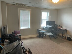 50 N Main St, Unit 4 in Deerfield, WI - Foto de edificio - Building Photo