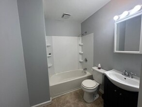 1 Ridge Ct in Springfield, IL - Building Photo - Building Photo