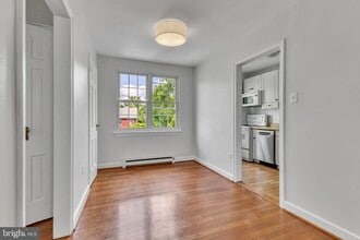 20 Auburn Ct-Unit -B in Alexandria, VA - Foto de edificio - Building Photo