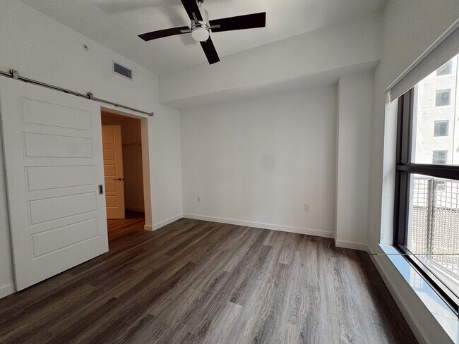 426 NW 8th St, Unit A1 in Miami, FL - Foto de edificio - Building Photo