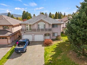 12392-12221 221 St in Maple Ridge, BC - Building Photo - Building Photo