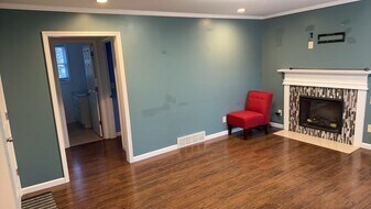 324 Fuller Rd in Albany, NY - Building Photo