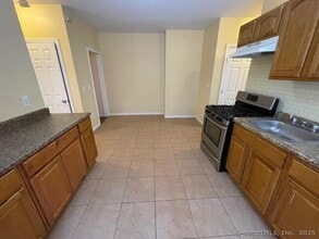 204-206 Magnolia Street, 1L in Hartford, CT - Building Photo - Building Photo