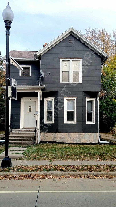 528 Jackson St in Oshkosh, WI - Building Photo
