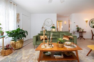 3906 Chinaberry Rd in Bradenton, FL - Foto de edificio - Building Photo