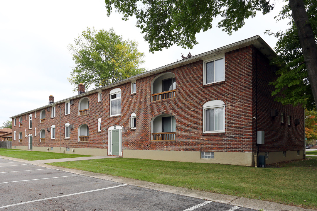 Paradise Lane Apartments in Tonawanda, NY - Building Photo