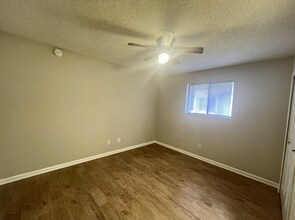 5324 Westchase Ct, Unit 5324 Westchase Ct Unit 2 in Jacksonville, FL - Foto de edificio - Building Photo