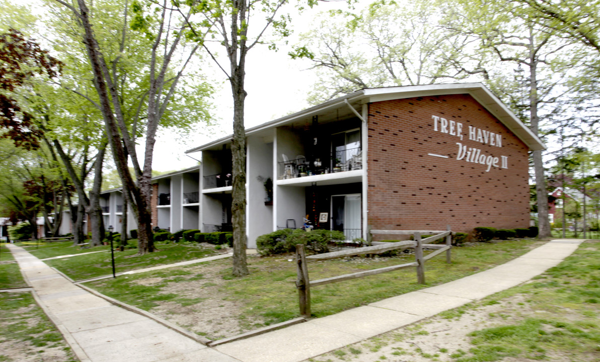 Tree Haven Village Apartments in Matawan, NJ - Building Photo