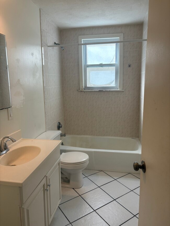 14 Callender St, Unit 1 in Cambridge, MA - Building Photo - Building Photo