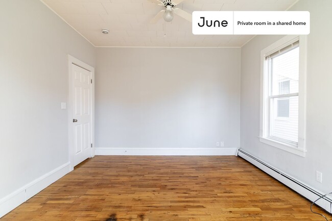 Private bedroom in 3 bed/1 bath Home in Boston, MA - Building Photo - Building Photo