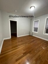 384 Baldwin Ave in Jersey City, NJ - Foto de edificio - Building Photo