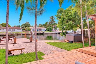 1850 NE 118th Rd in North Miami, FL - Foto de edificio - Building Photo