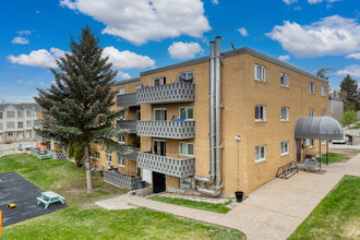 Acadia Place in Calgary, AB - Building Photo - Building Photo