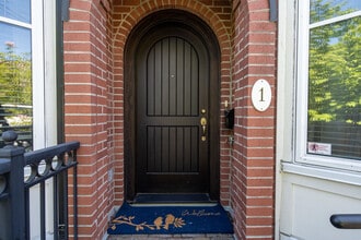 675 Superior St in Victoria, BC - Building Photo - Building Photo