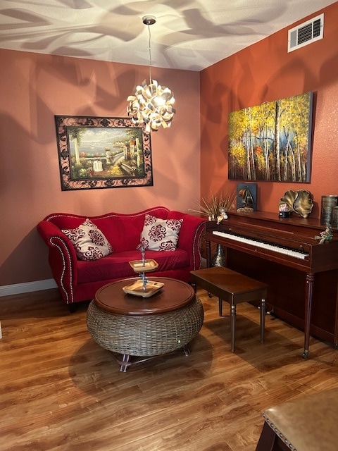 1020 S San Marino Way