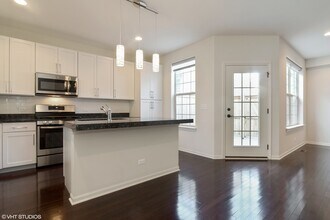 1950 Shermer Rd in Glenview, IL - Building Photo - Building Photo