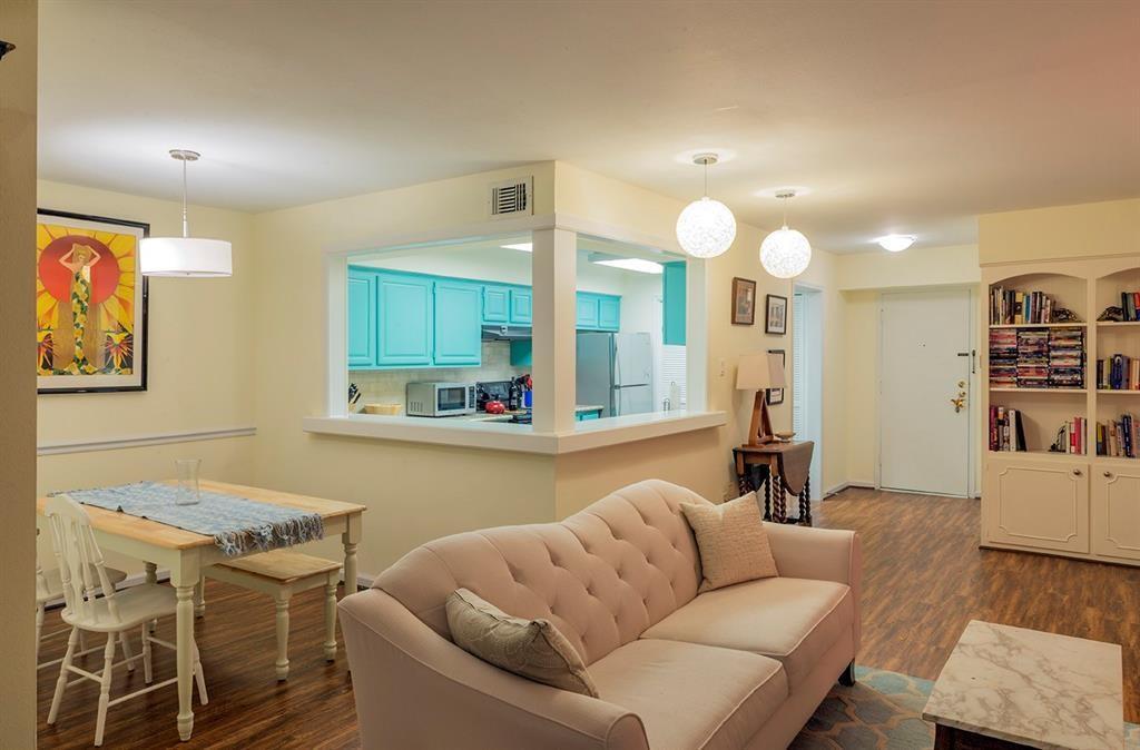 357 N Post Oak Ln Photo