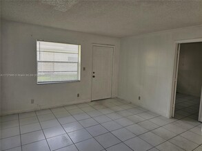 2441 NW 8th Pl in Fort Lauderdale, FL - Building Photo - Building Photo