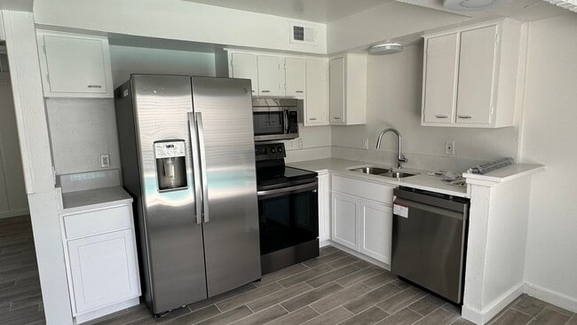 8067 Meadow Rd, Unit 115