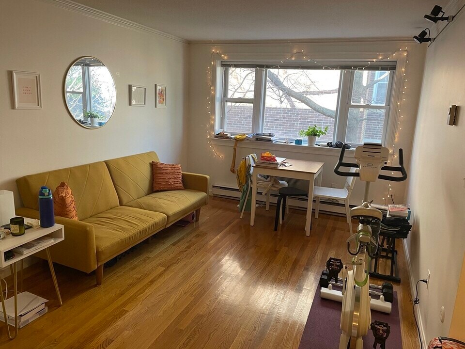 1691 Cambridge St in Cambridge, MA - Building Photo