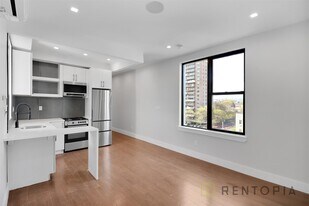 90 Manhattan Ave in Brooklyn, NY - Building Photo
