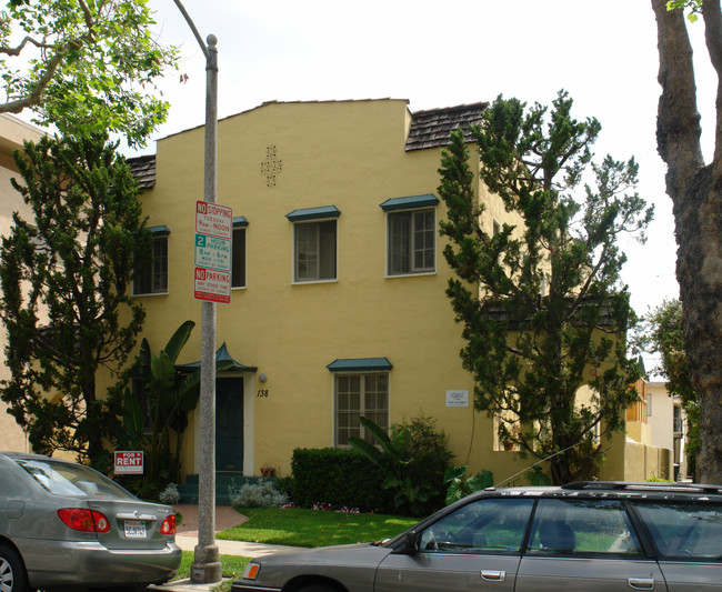 138 N Almont Dr in Beverly Hills, CA - Building Photo - Building Photo