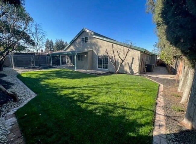 2500 Barbara Way in Turlock, CA - Building Photo - Building Photo