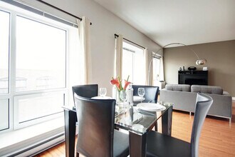 345 Rue De la Gauchetière O in Montréal, QC - Building Photo - Building Photo
