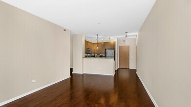 125 S Green St, Unit 501a in Chicago, IL - Foto de edificio - Building Photo