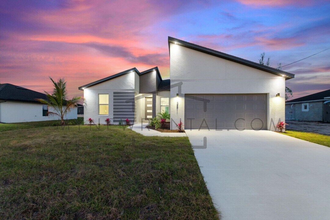 3511 NE 17th Ave in Cape Coral, FL - Building Photo