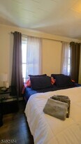233 Pine St in Elizabeth, NJ - Building Photo