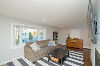 1 Curlew St in Boston, MA - Building Photo - Building Photo