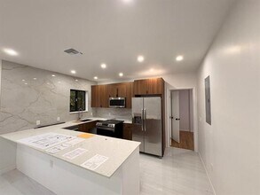 1721 SW 12th St in Miami, FL - Building Photo - Building Photo