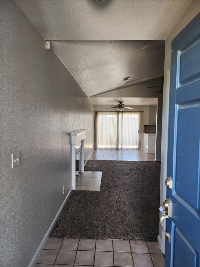 1801 Cashmere Dr in Modesto, CA - Building Photo - Building Photo