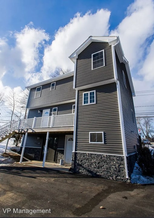 463 Springfield St in Agawam, MA - Building Photo