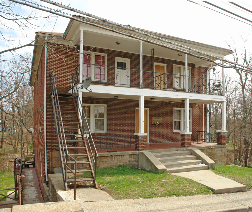 303 Woodlawn Ave in Beckley, WV - Building Photo