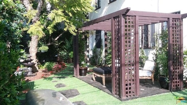 139 N Sycamore Ave, Unit 141.5 in Los Angeles, CA - Building Photo - Building Photo