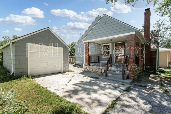 8201 MO-9 in Parkville, MO - Building Photo - Building Photo