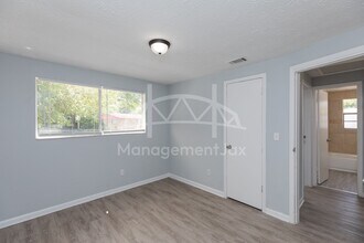 4452 Bedivere Rd in Jacksonville, FL - Building Photo - Building Photo