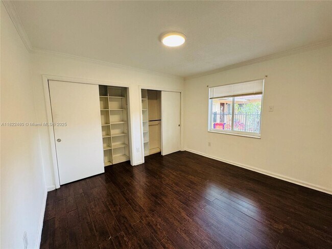 2540 NE 181st St-Unit -1 in North Miami Beach, FL - Building Photo - Building Photo