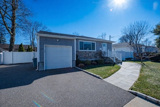 2002 City Ave in Merrick, NY - Building Photo - Building Photo