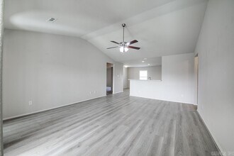 17 Saunder Dr N in Austin, AR - Building Photo - Building Photo