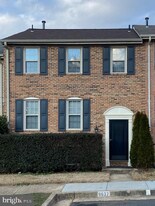 9637 Lindenbrook St in Fairfax, VA - Building Photo