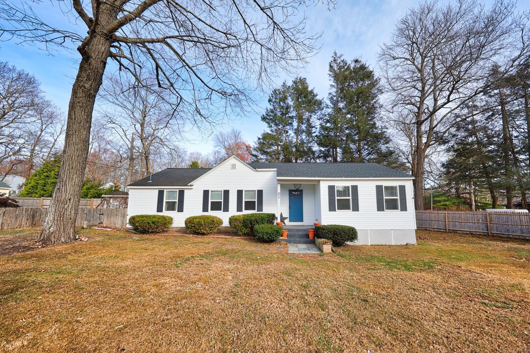 21 Overlook Terrace in Plymouth, CT - Building Photo