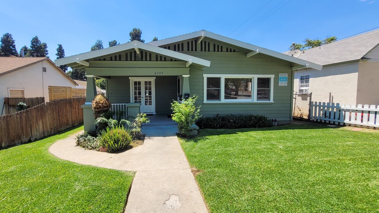 6205-6207 Canobie Ave in Whittier, CA - Building Photo