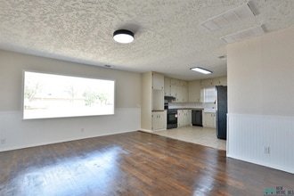 400 S Abilene Ave in Portales, NM - Foto de edificio - Building Photo