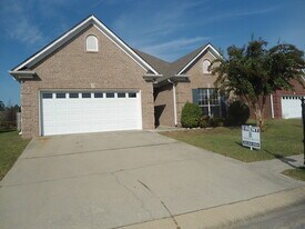 461 Daventry Cir in Calera, AL - Building Photo