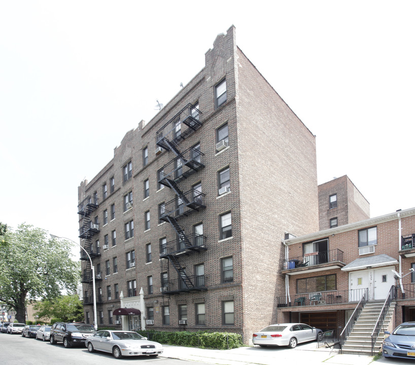 1025 E 14th St in Brooklyn, NY - Building Photo