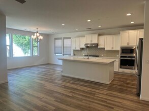 13600 Pixton Ave in Bakersfield, CA - Building Photo - Building Photo