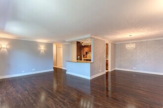 1615 E Central Rd in Arlington Heights, IL - Building Photo - Building Photo